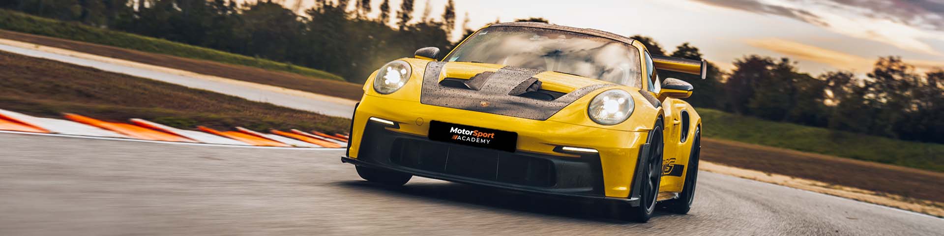 Porsche 992 GT3 RS sur circuit 